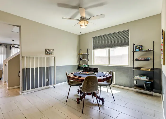 Holiday home 16 Mi To State Farm Stadium: Quiet Gem W/ Games *