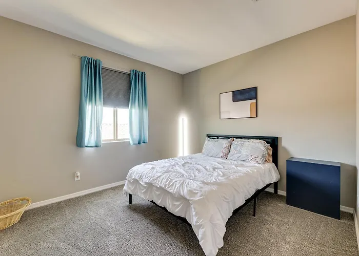 Holiday home 16 Mi To State Farm Stadium: Quiet Gem W/ Games *