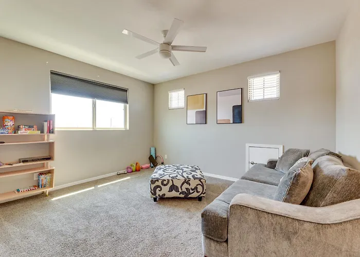 16 Mi To State Farm Stadium: Quiet Gem W/ Games Holiday home Goodyear