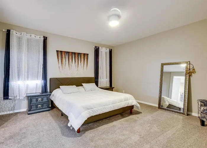 Holiday home 16 Mi To State Farm Stadium: Quiet Gem W/ Games *